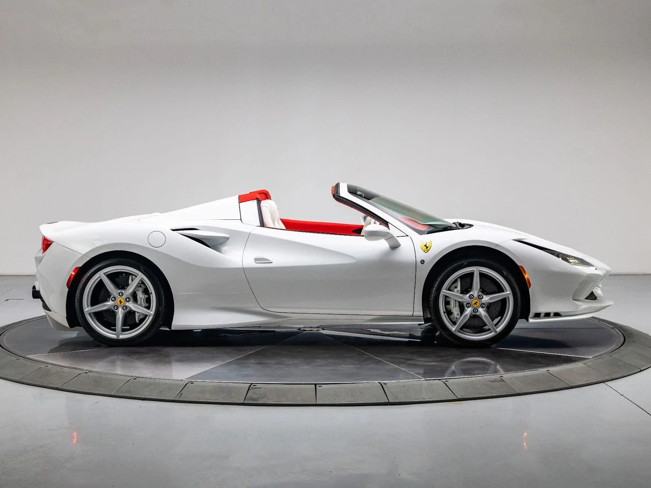 Used 2022 Bianco Cervino - Extra Campionario Ferrari Spider image 6