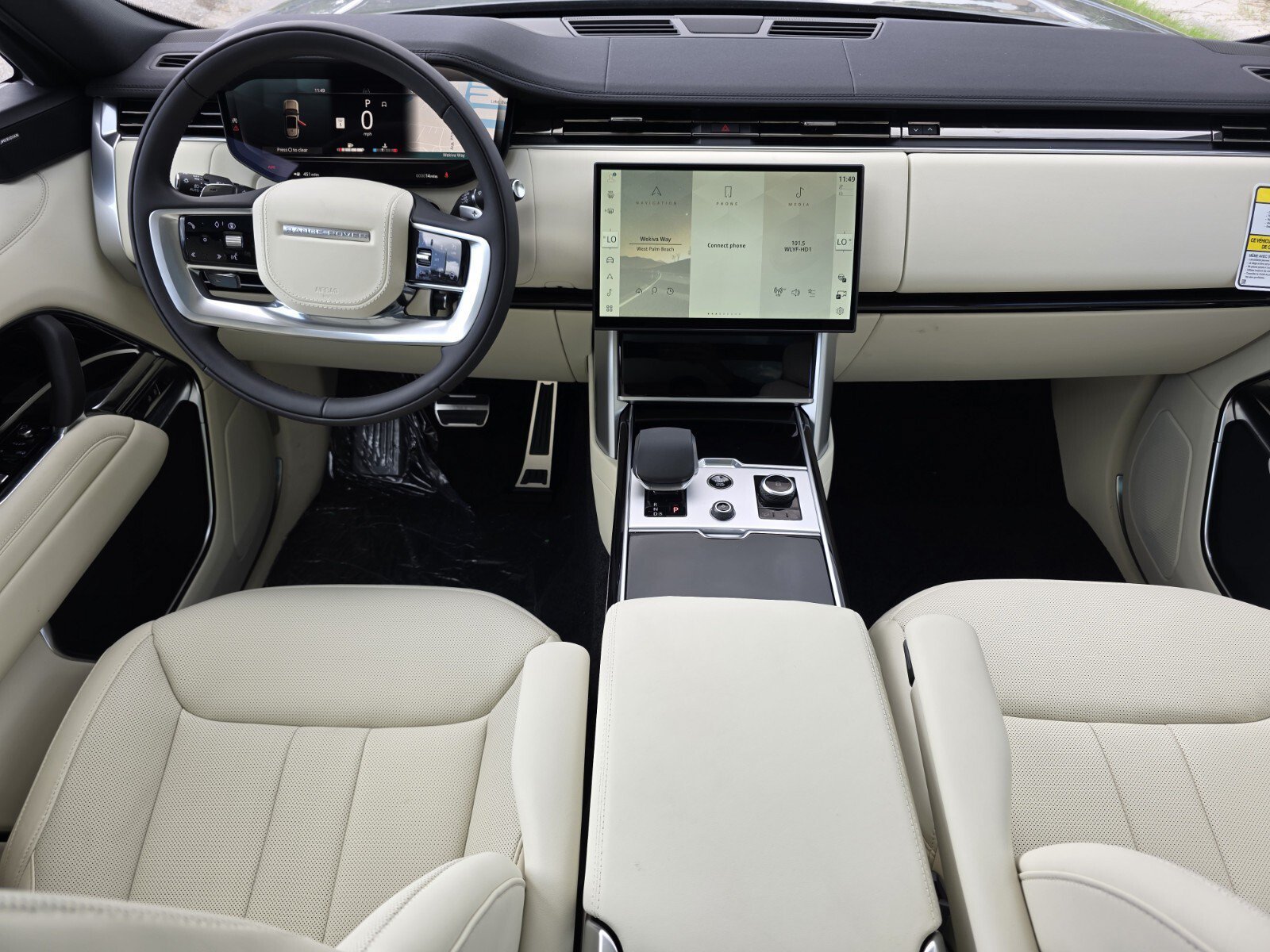 New 2027 Eiger Grey Land Rover P400 SE image 4