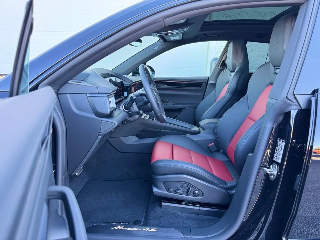 2025 Porsche Macan S - Photo 13