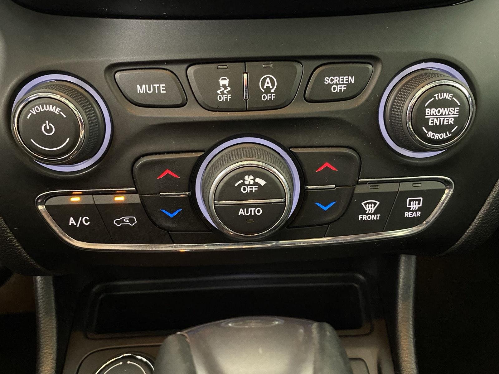 Used 2019 Bright White Clearcoat Jeep Limited image 22