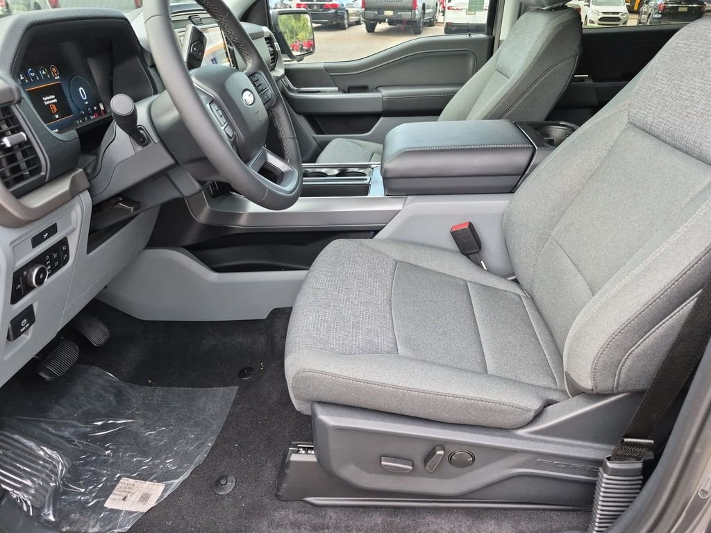 New 2026 Carbonized Gray Metallic Ford XLT image 15