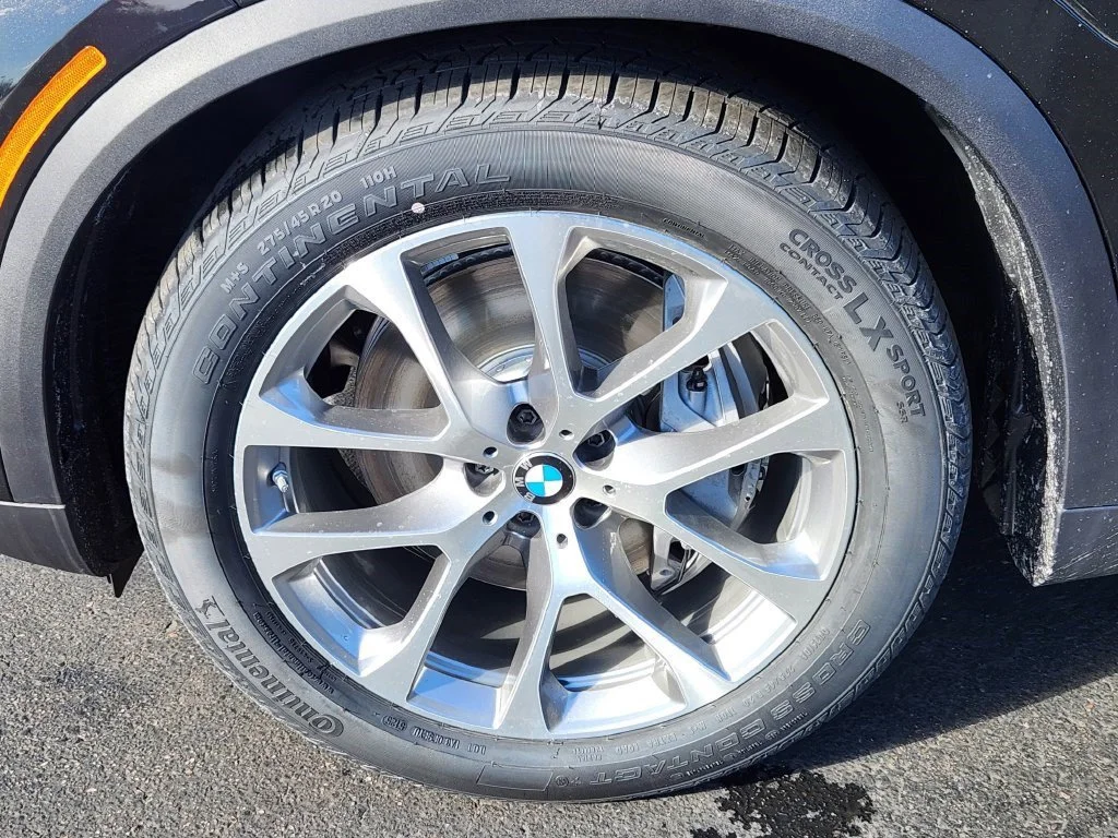 Used 2026 Black BMW xDrive50e image 7