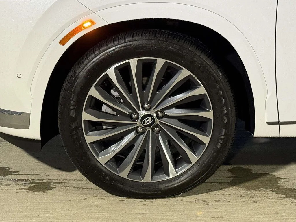 Used 2024 White Hyundai Calligraphy image 12