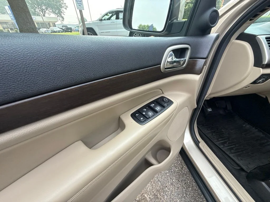 Used 2014 Beige Jeep Laredo image 13