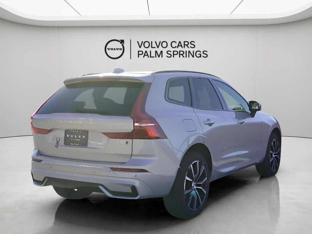 2025 Volvo XC60 Plus - Photo 8