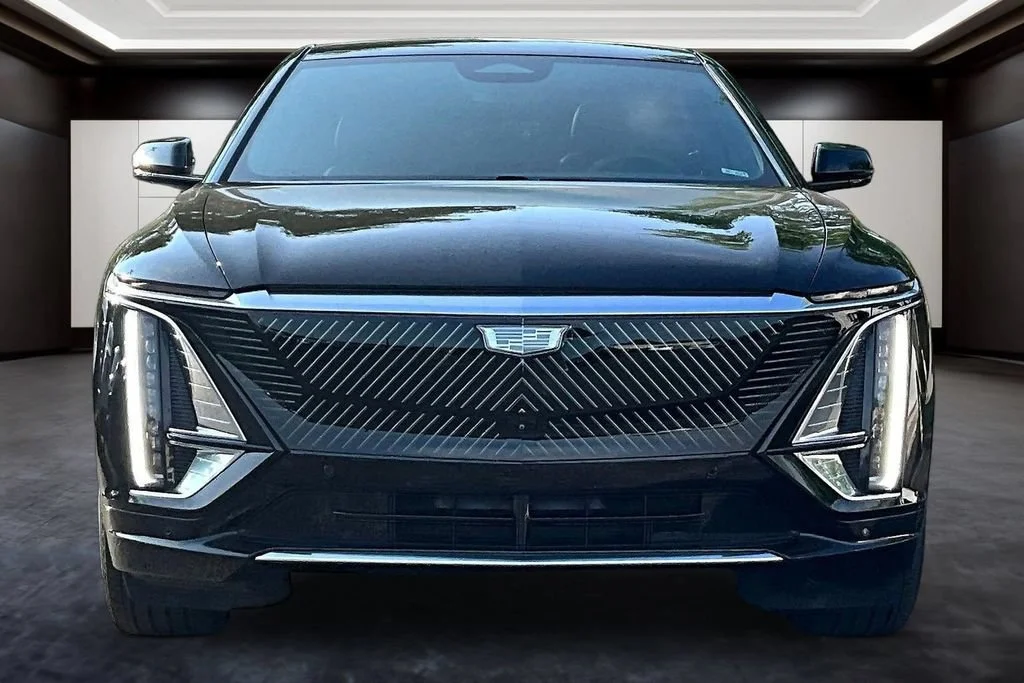 Certified 2025 Cadillac LYRIQ Luxury 1 with VIN 1GYKPNRL2SZ303496 for sale in Beachwood, OH