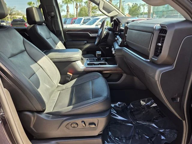 Used 2024 Silver GMC SLT Premium Plus image 17