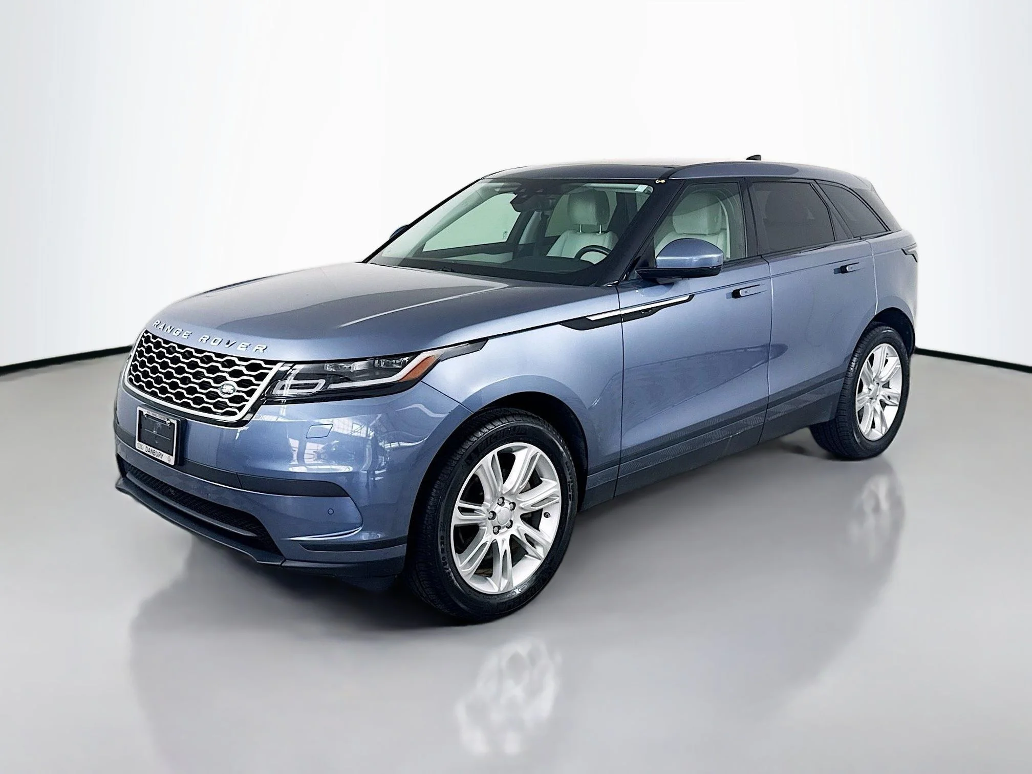 Used 2020 White Land Rover S image 1