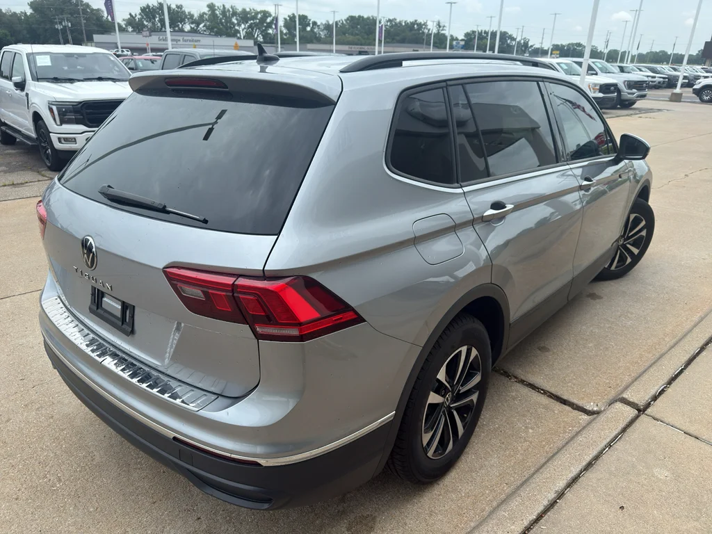 Used 2024 Pyrite Silver Metallic Volkswagen S image 6