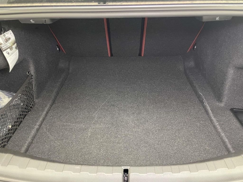 2025 BMW 3 Series 330i - Photo 17