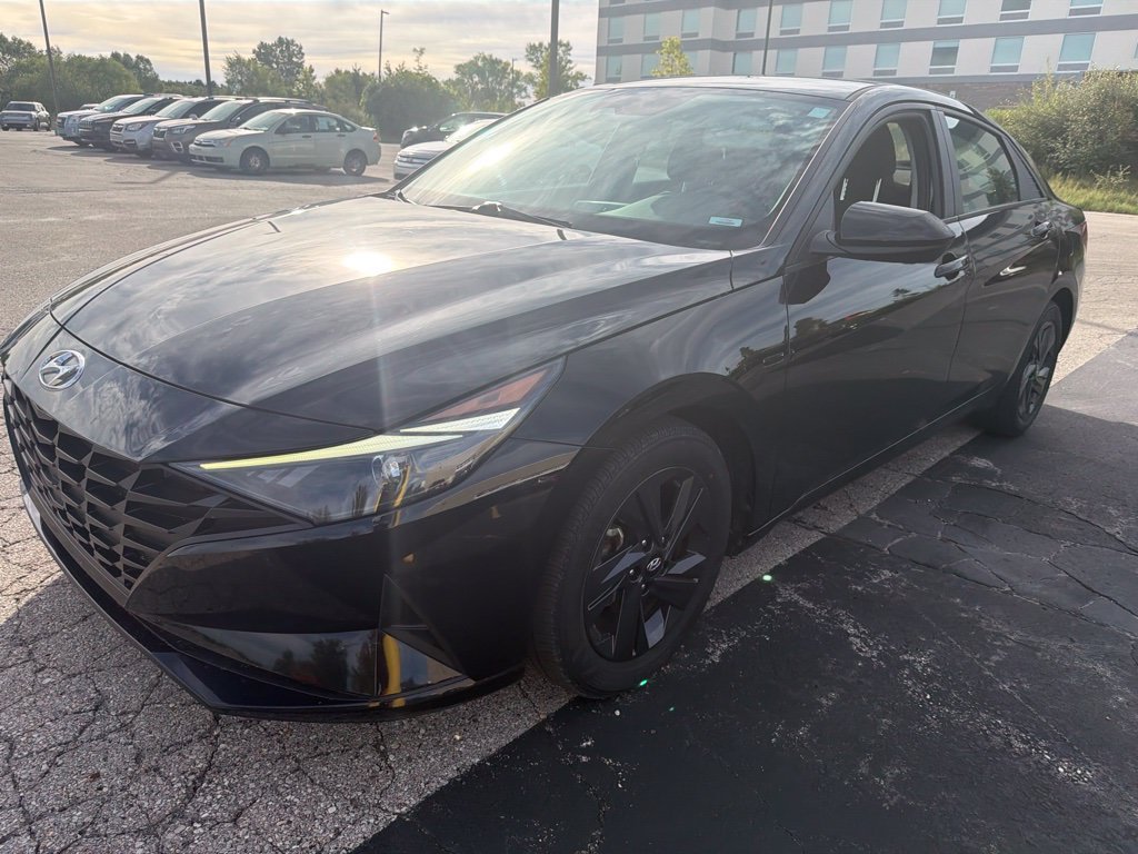 Used 2021 Phantom Black Hyundai SEL image 3