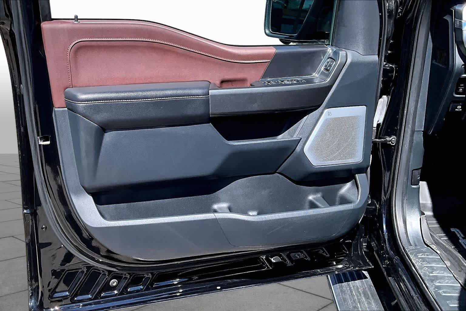 Used 2023 Agate Black Metallic Ford LARIAT image 22