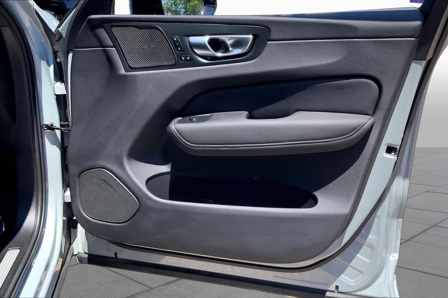 Used 2026 Vapour Grey Metallic Volvo Ultra Black Edition image 22