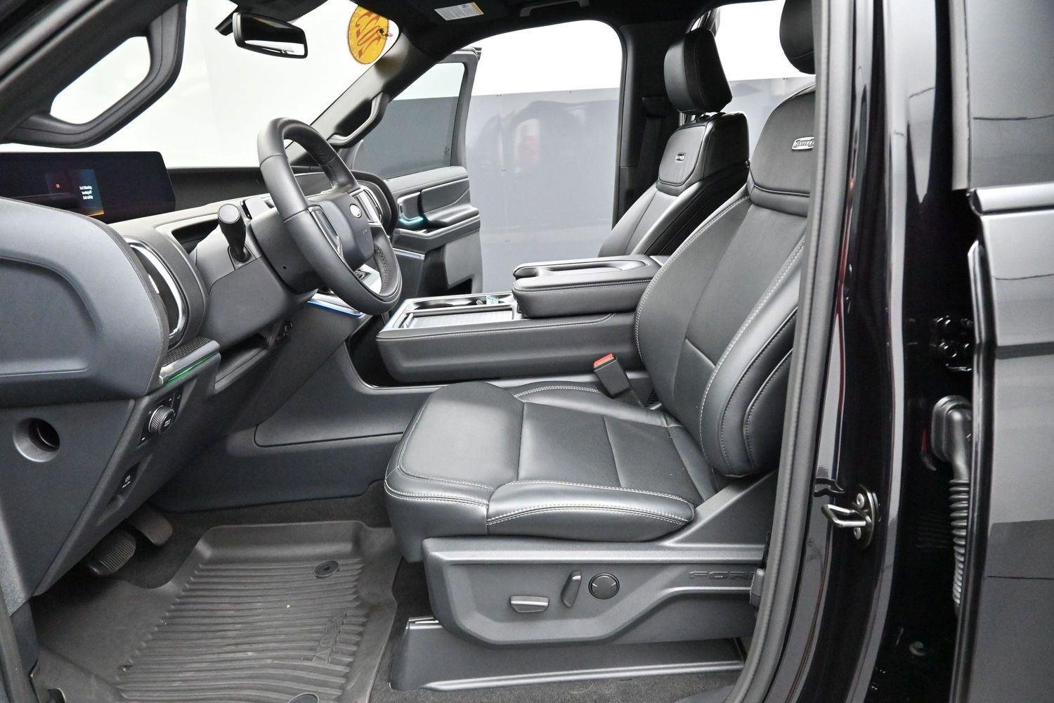 Used 2025 Agate Black Ford Platinum image 19