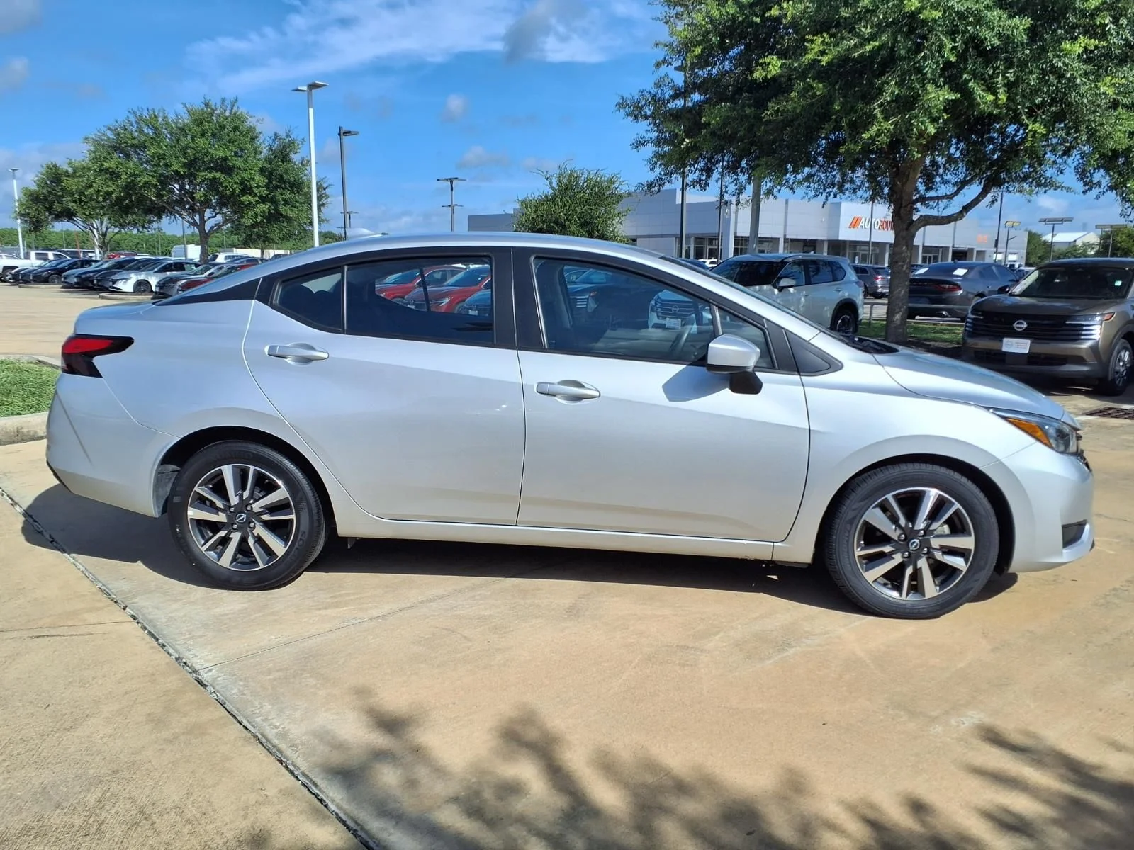 2025 Nissan Versa Sedan SV - Photo 7