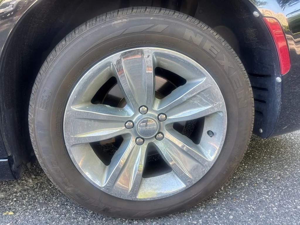 Used 2016 Black Dodge SXT image 16