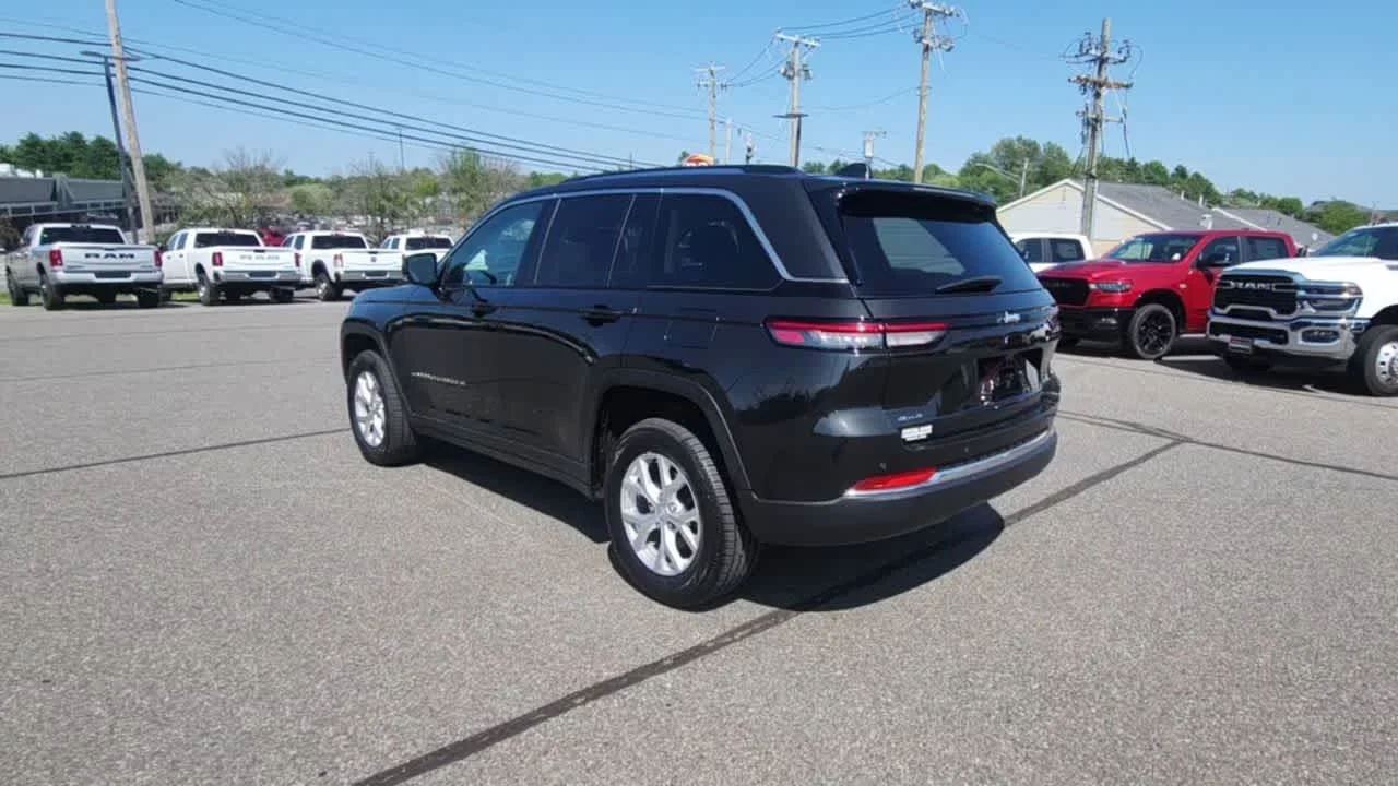 Used 2023 Rocky Mountain Pearlcoat Jeep Limited image 8