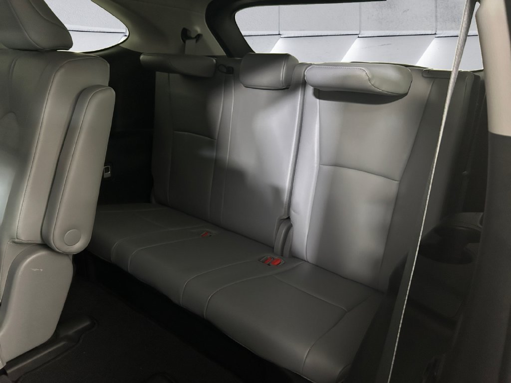 Used 2023  Toyota XLE image 18