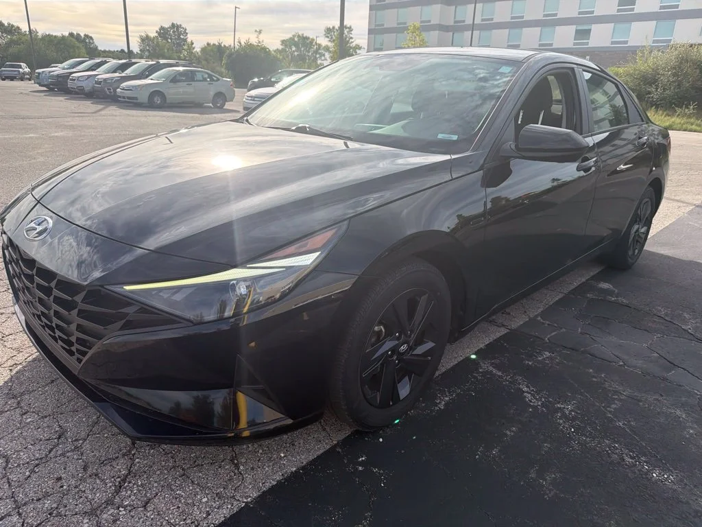 Used 2021 Phantom Black Hyundai SEL image 3