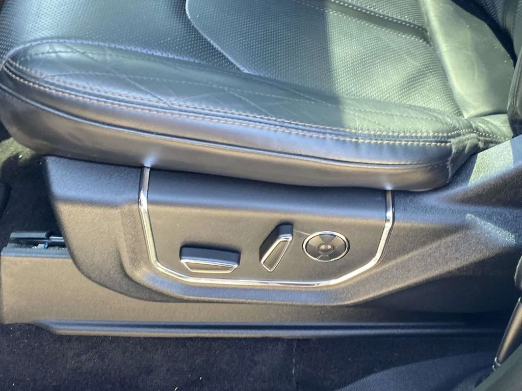 Used 2019 White Ford Platinum image 22