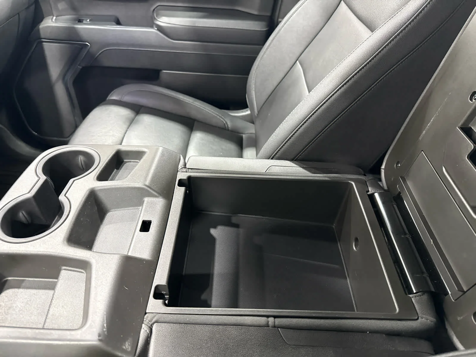 Certified Used 2024 Sterling Metallic GMC SLT image 19