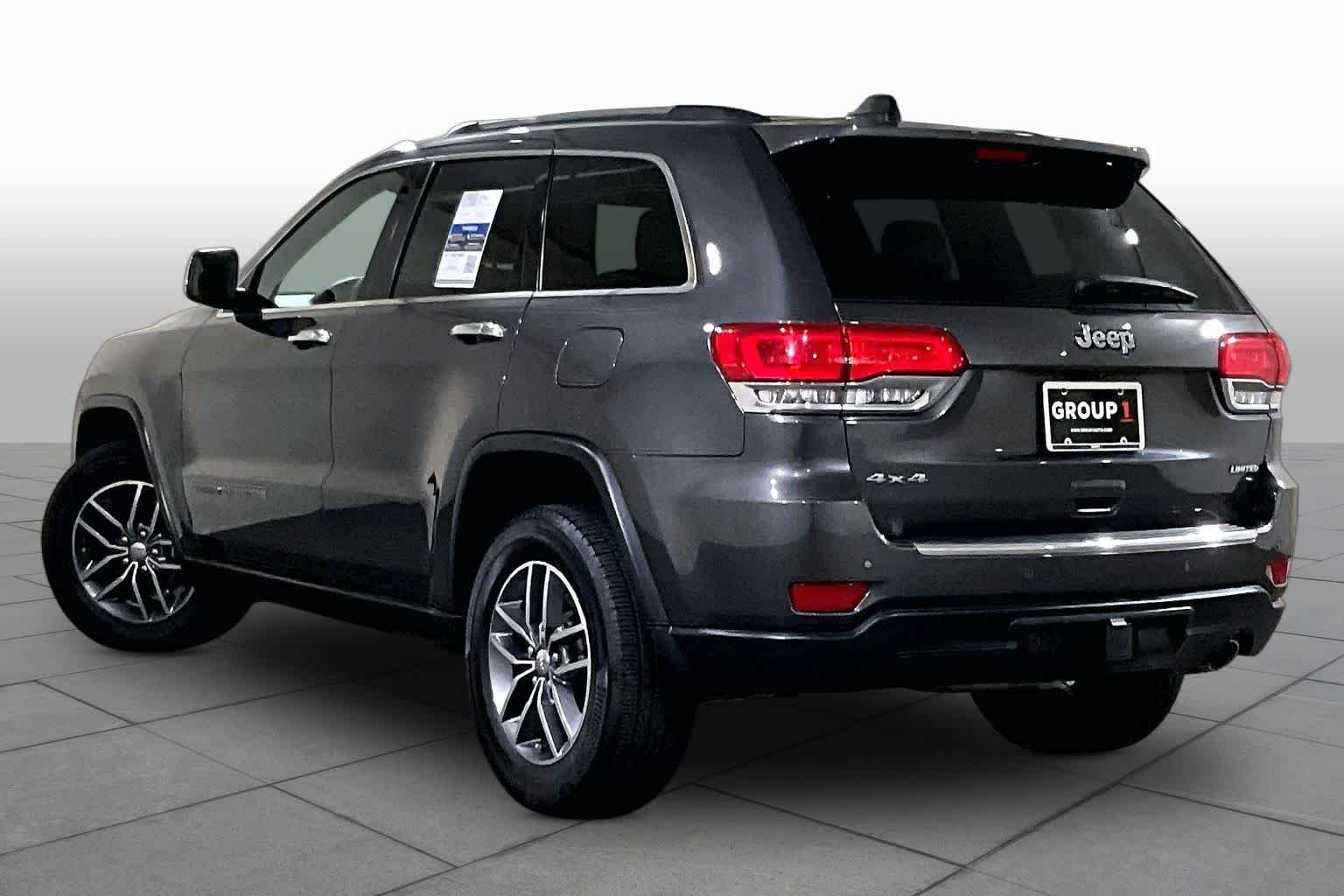 Used 2017 Granite Crystal Metallic Clearcoat Jeep Limited image 11