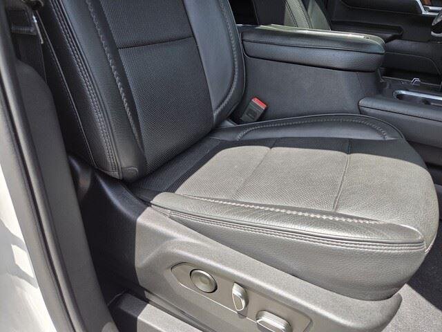 Used 2022 White Frost Tricoat GMC Denali image 30