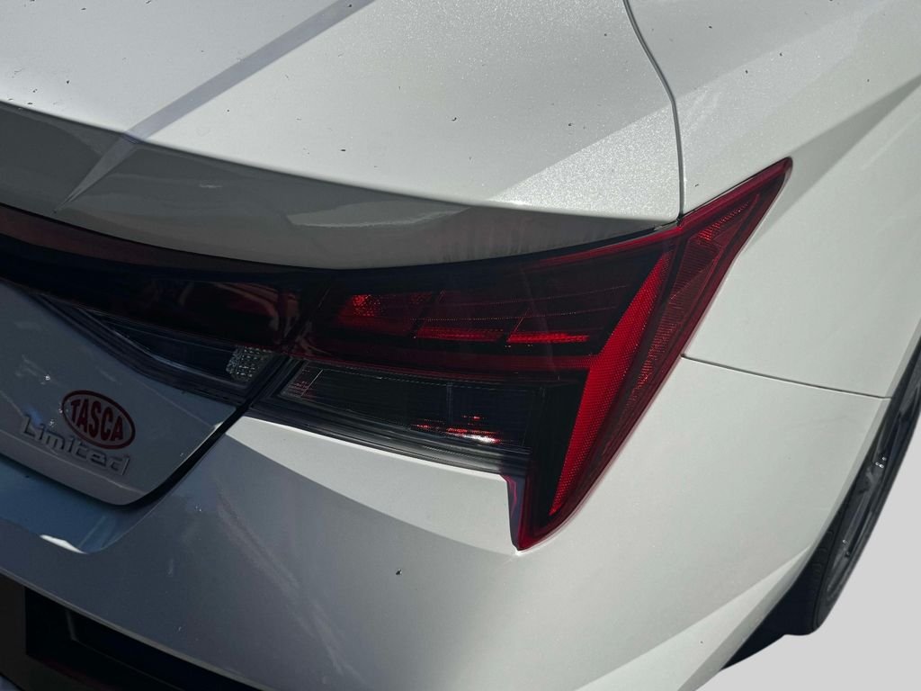 2025 Hyundai Elantra Limited - Photo 10