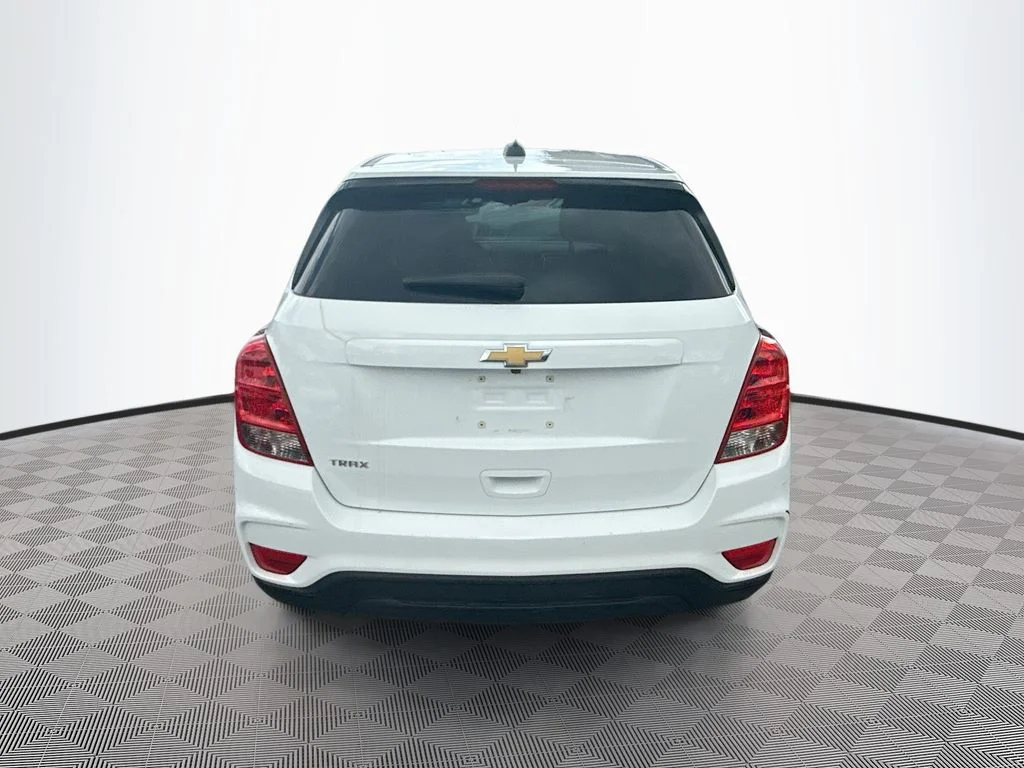 Used 2020 White Chevrolet LS image 7