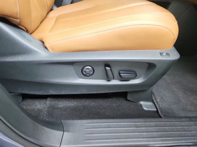 Used 2025 Blue INFINITI Sensory image 40