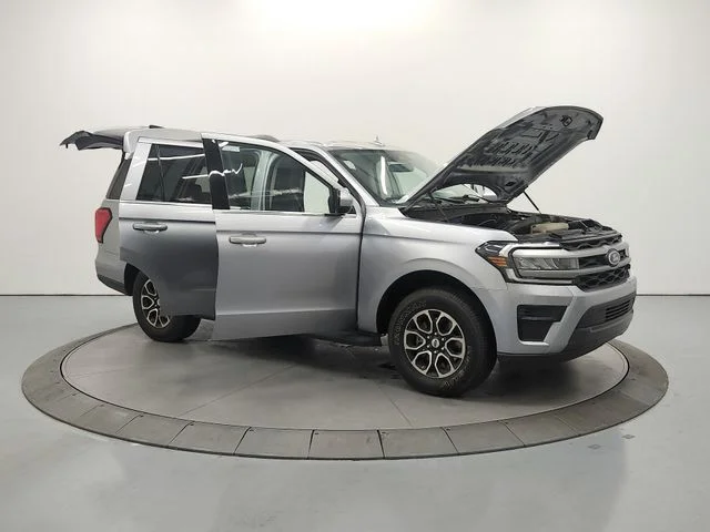 Used 2024 Silver Ford XLT image 10