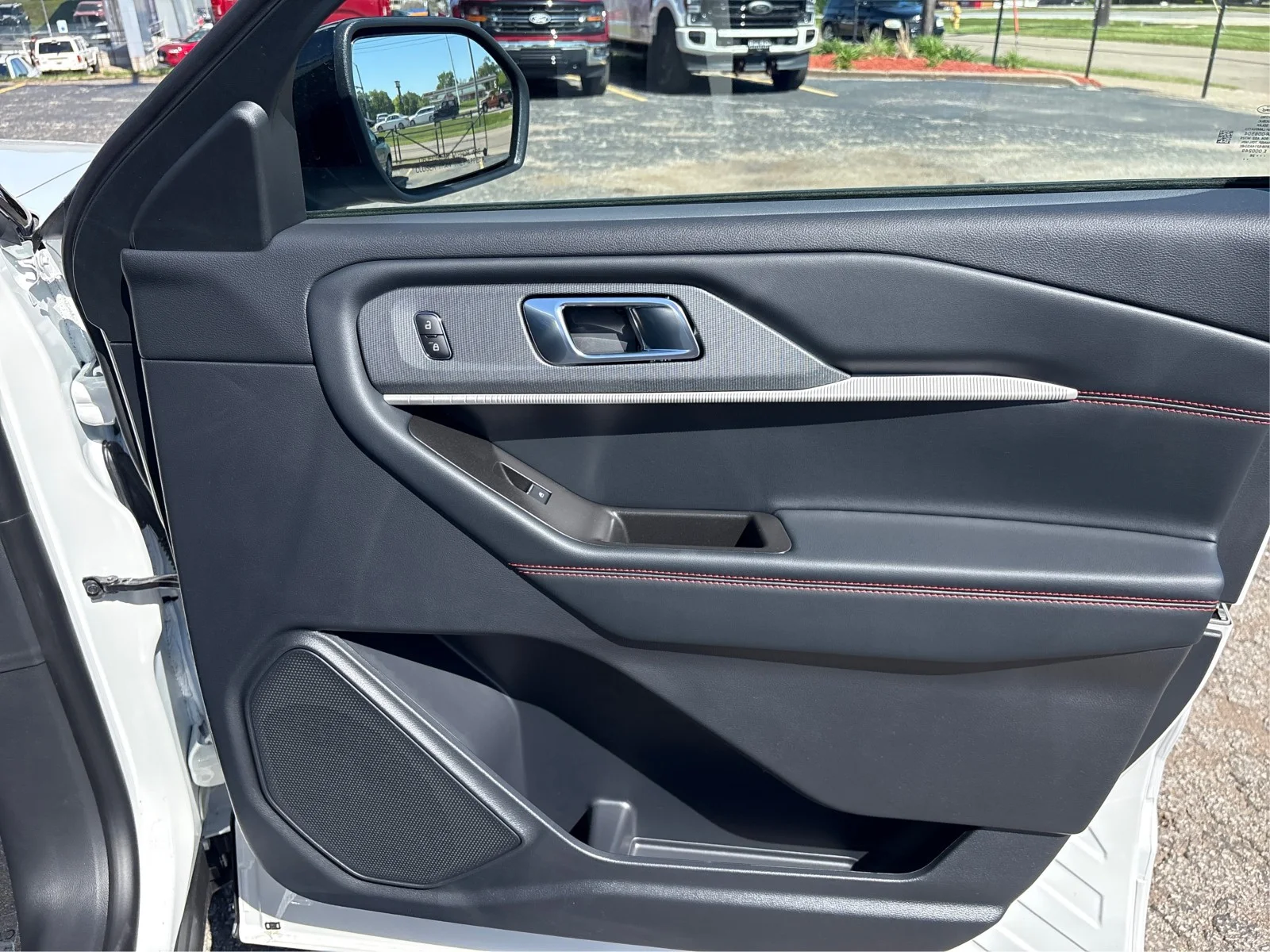 New 2026 Star White Metallic Tri-Coat Ford ST-Line image 20