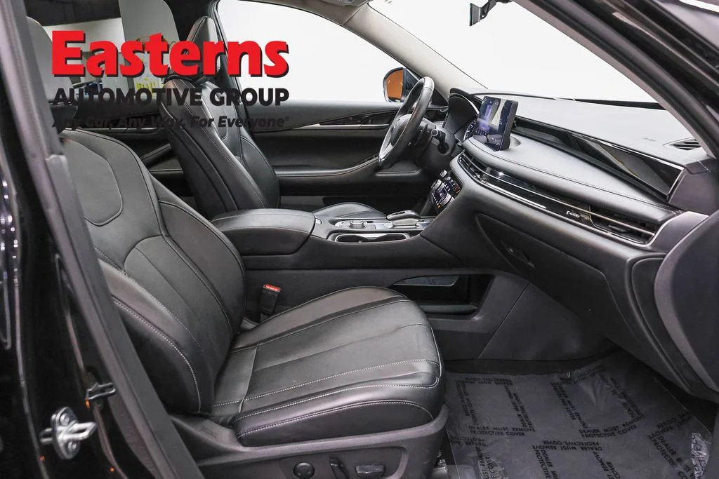 Used 2023 Black INFINITI PURE image 25