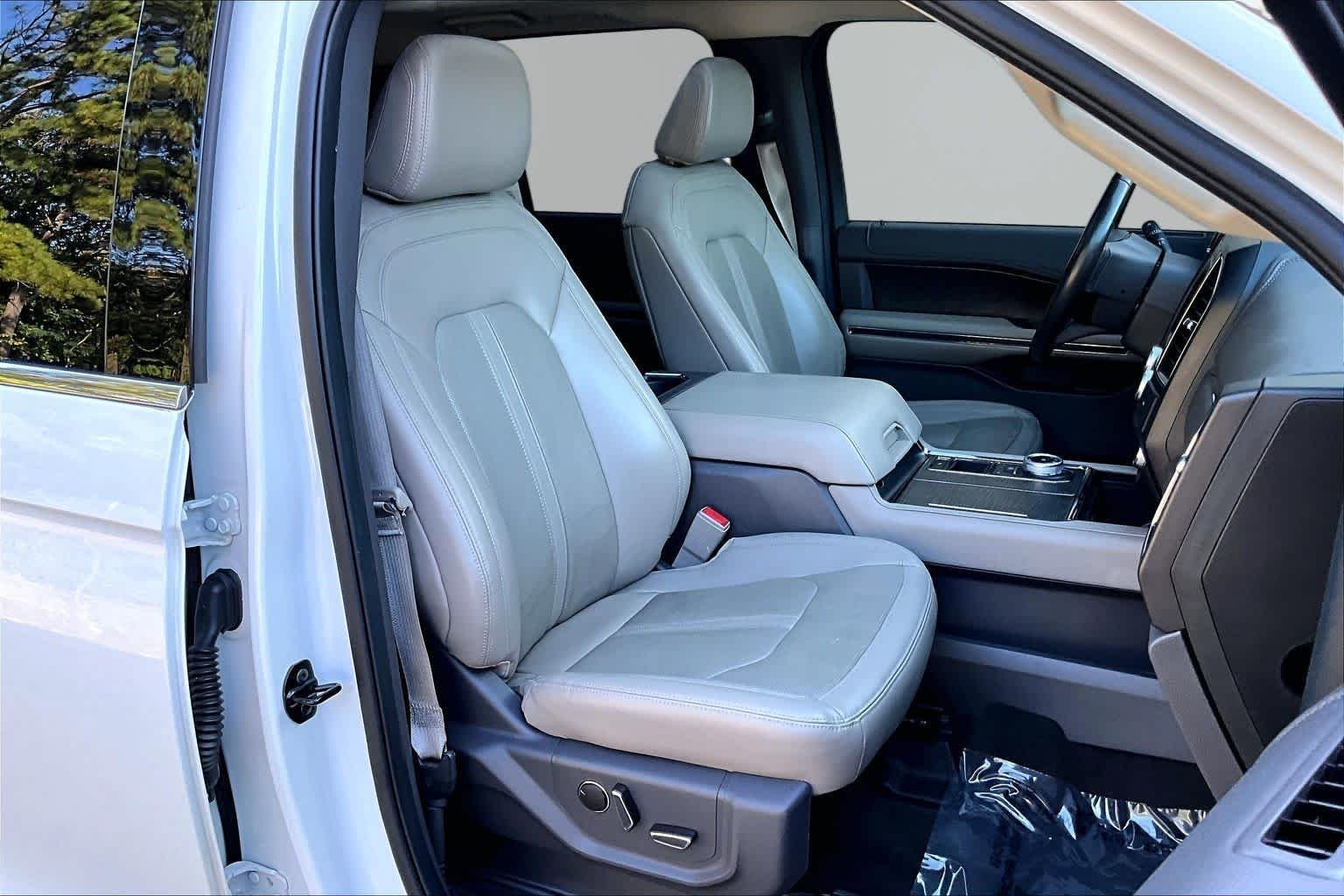 Used 2021 Star White Metallic Tri-Coat Ford Limited image 9
