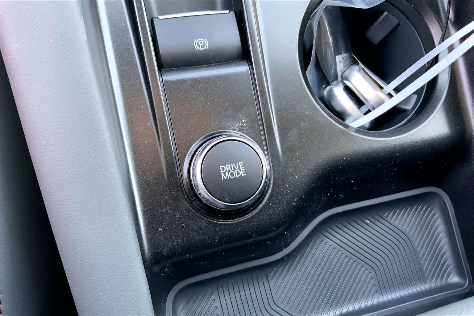 New 2026 Star White Metallic Tri-Coat Ford Active image 15