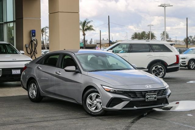 Certified Used 2025 Silver Hyundai SE image 2