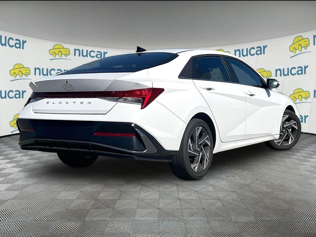 Used 2025 White Hyundai SEL Convenience image 6