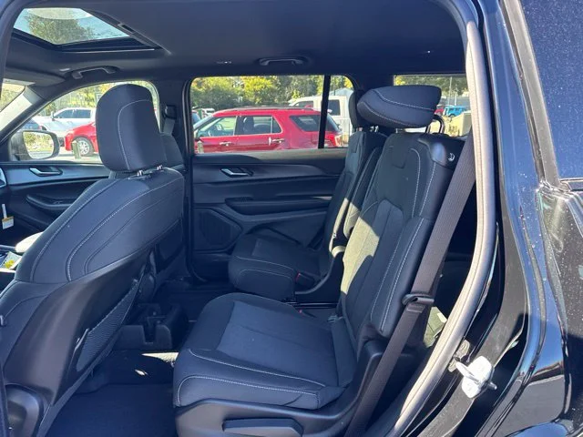 New 2027 High-Gloss Black Paint Jeep Laredo X image 15