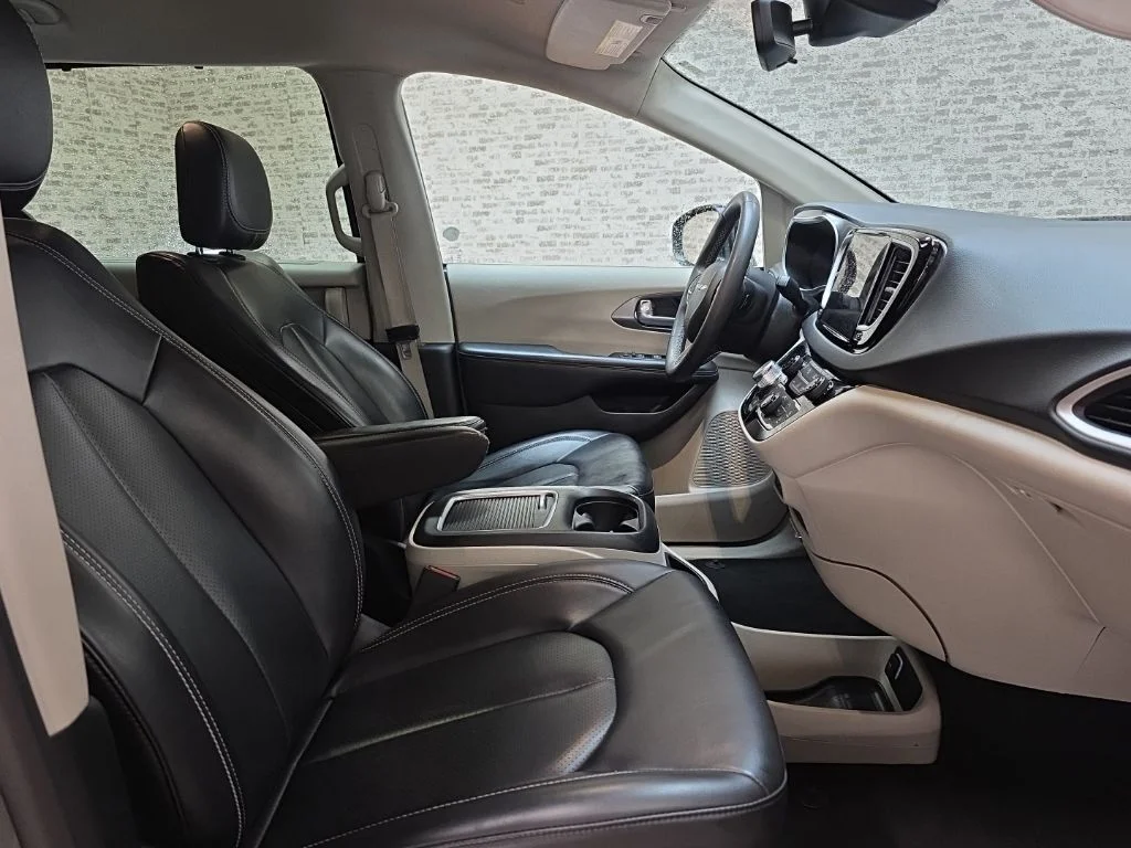 Used 2023 Ceramic Gray Clearcoat Chrysler Touring L image 8