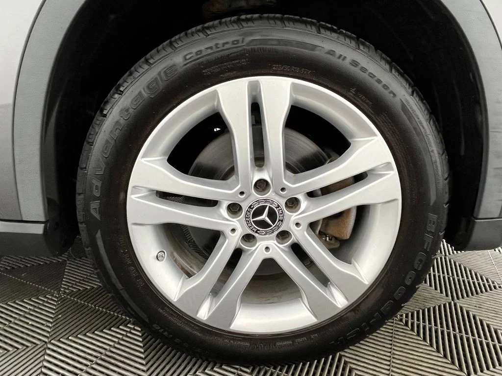 Used 2018 Gray Mercedes-Benz GLA 250 image 14