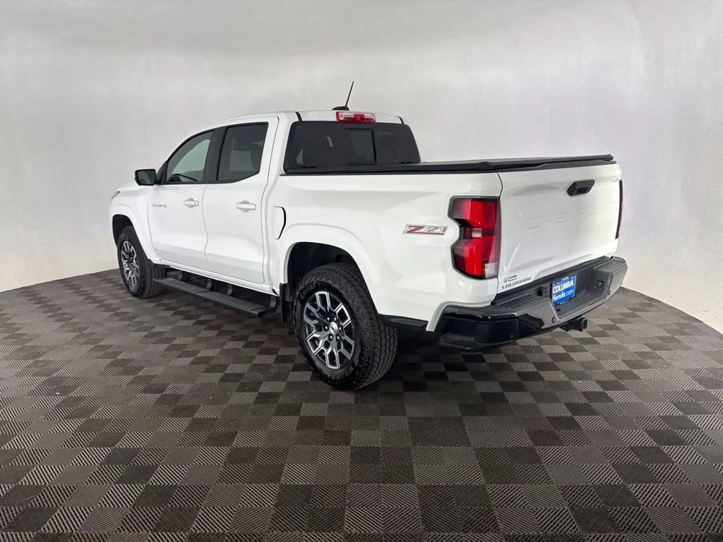 Used 2025 White Chevrolet Z71 image 7