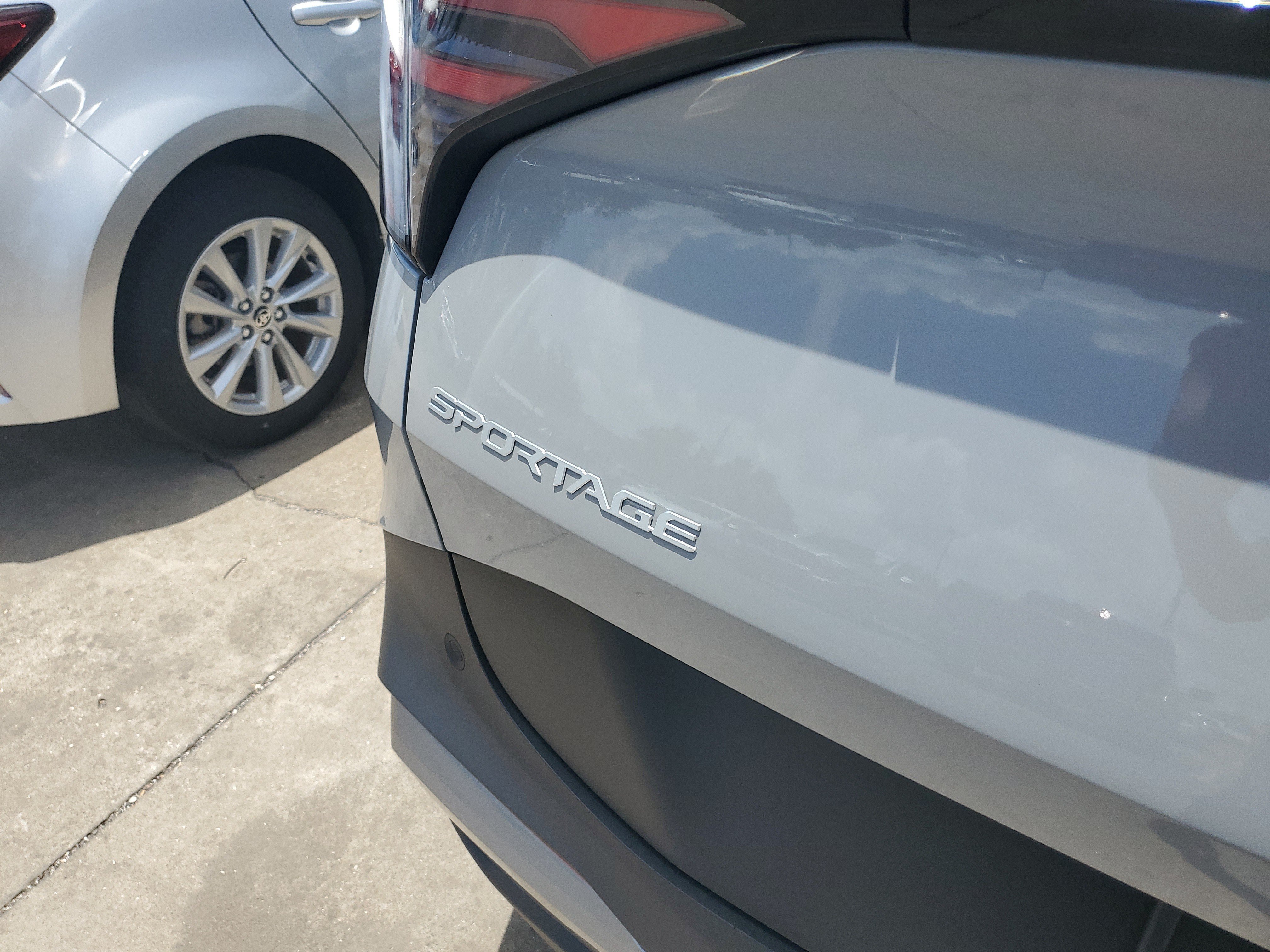 Used 2026 Wolf Gray Kia EX image 7