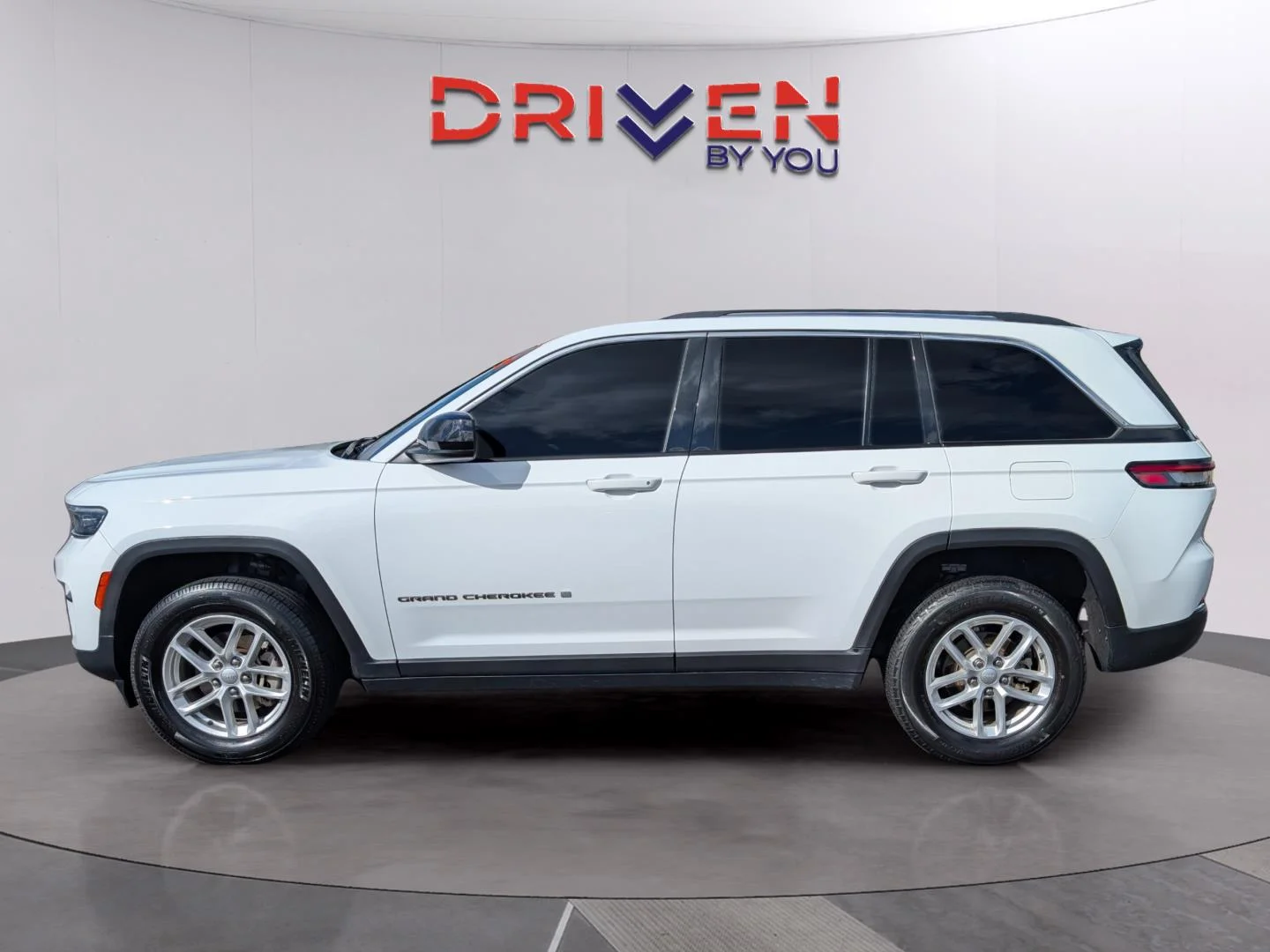 Used 2023 Bright White Clearcoat Jeep Laredo image 2