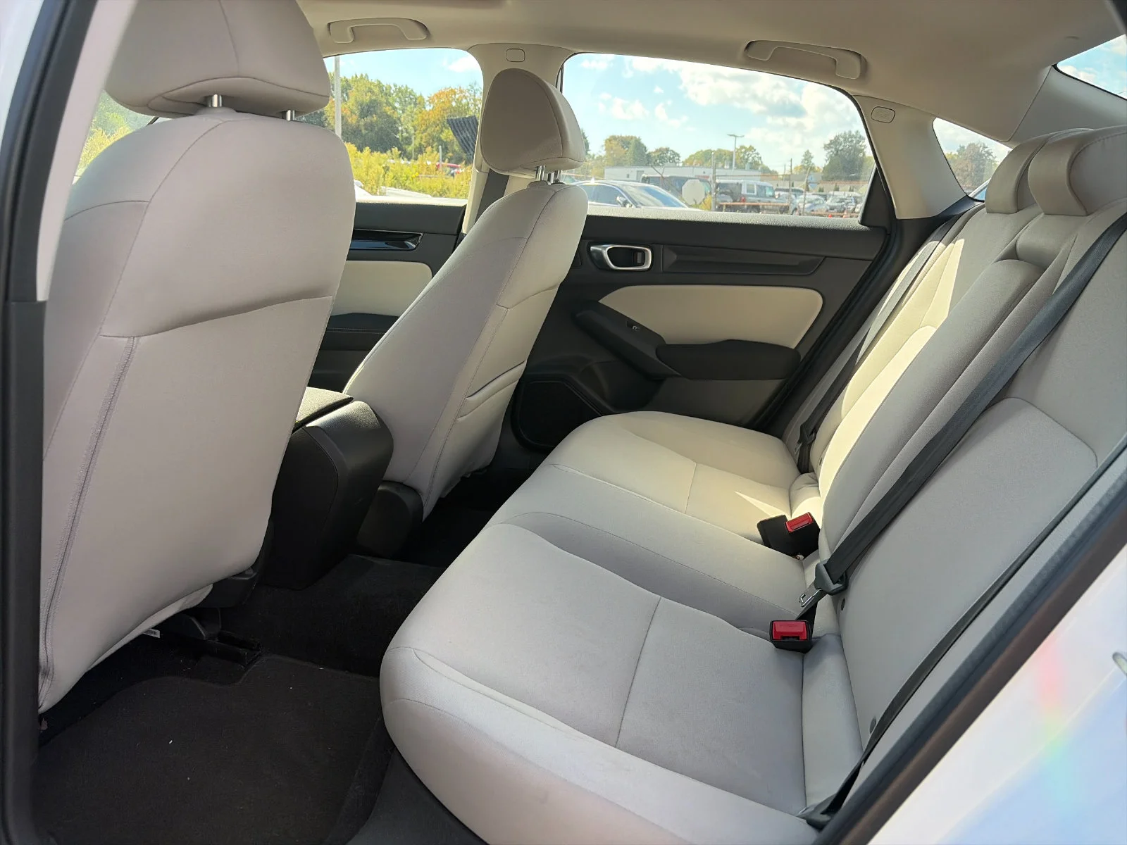 Used 2024 Platinum White Pearl Honda EX image 13