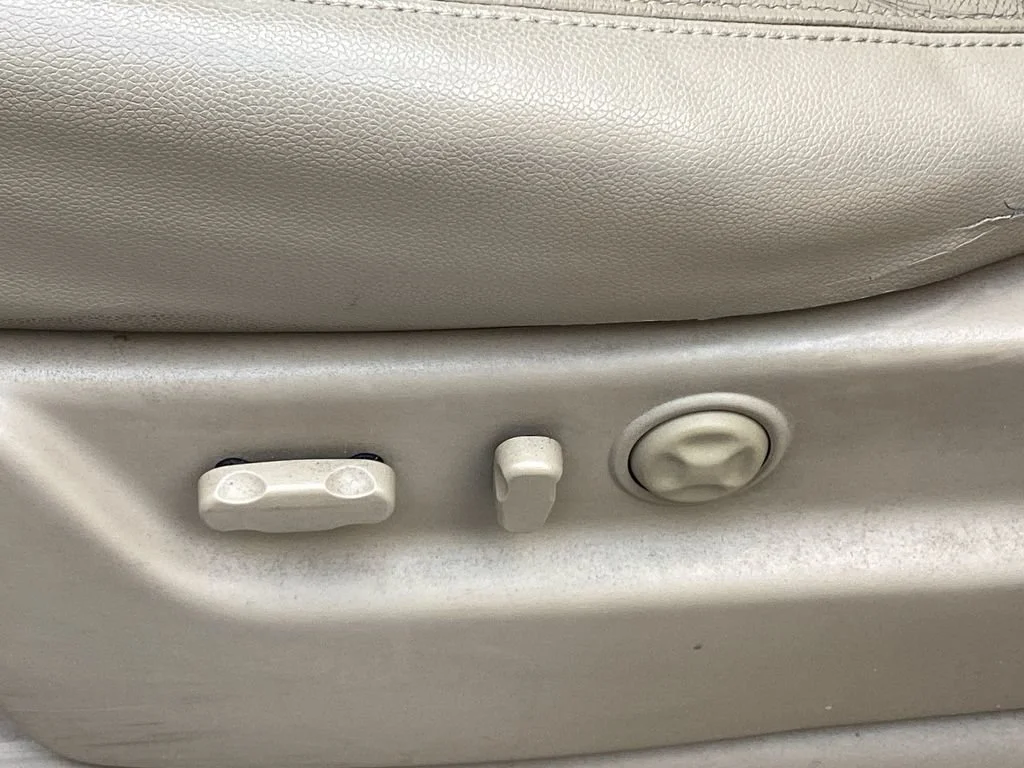 Used 2012 WHITE DIAMOND TRICOAT Chevrolet LTZ image 40