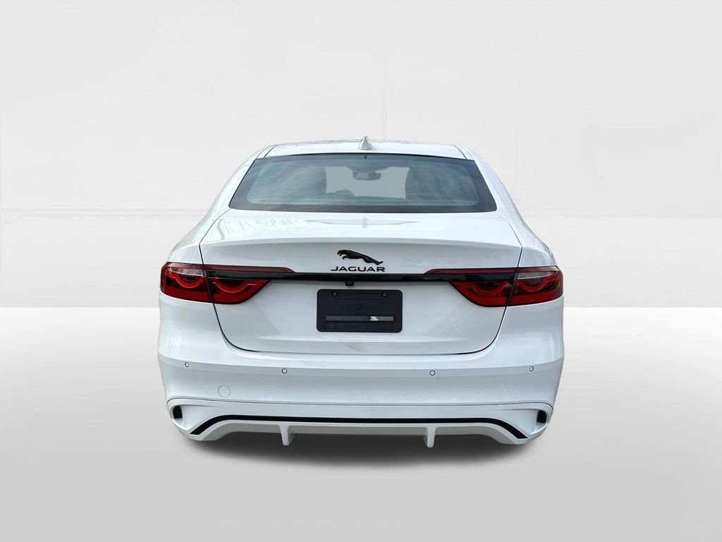 New 2024 Fuji White JAGUAR P300 R-DYNAMIC SE AWD image 3
