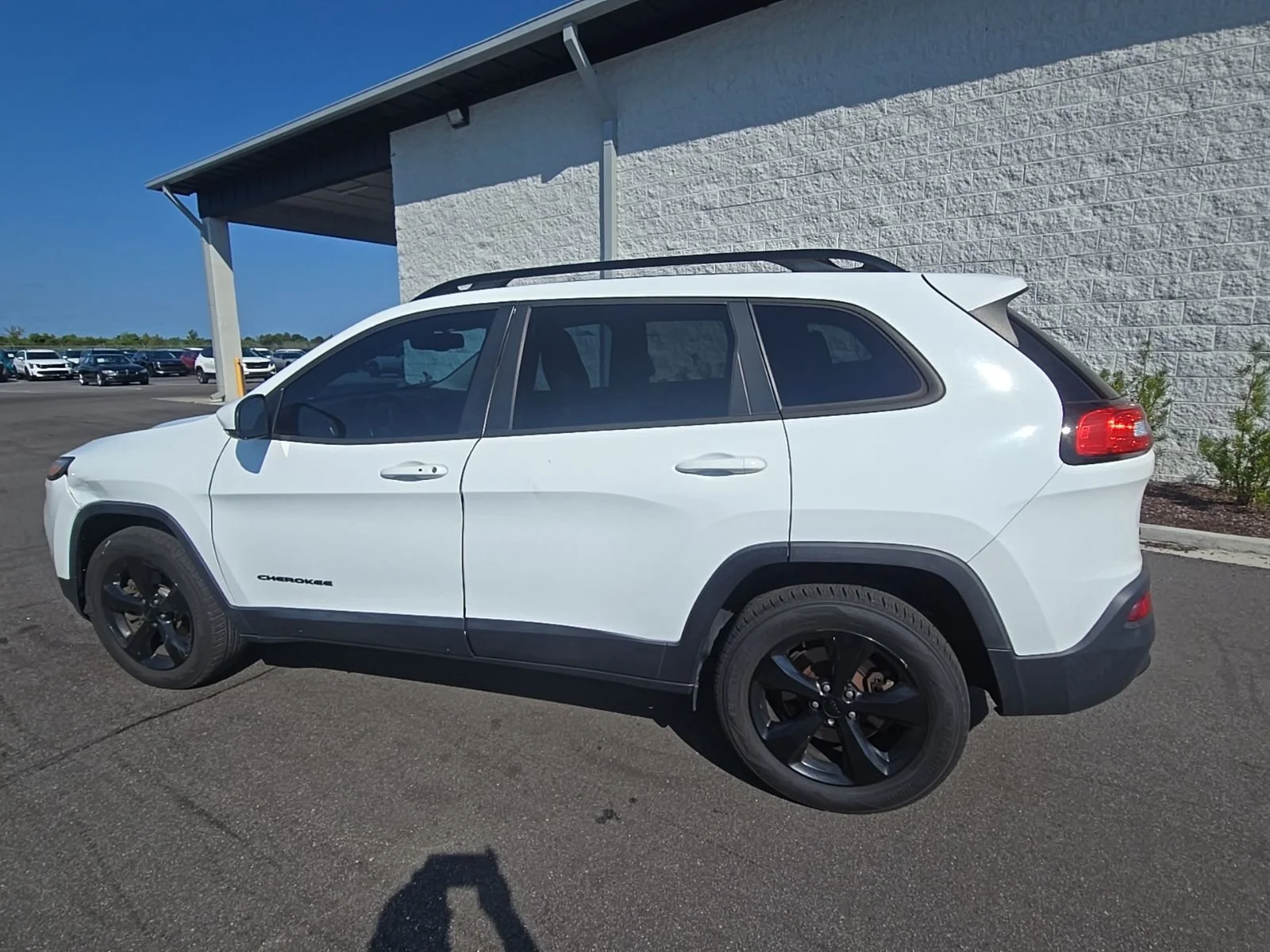 Used 2016 Bright White Clearcoat Jeep Limited image 5