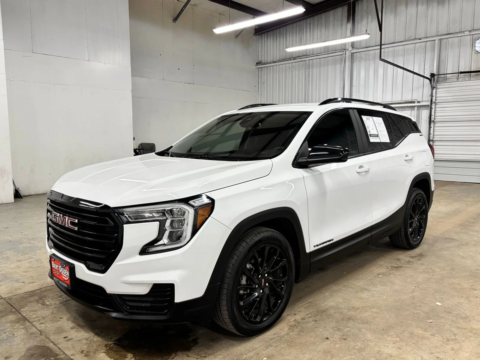 Used 2024 White GMC SLE image 3