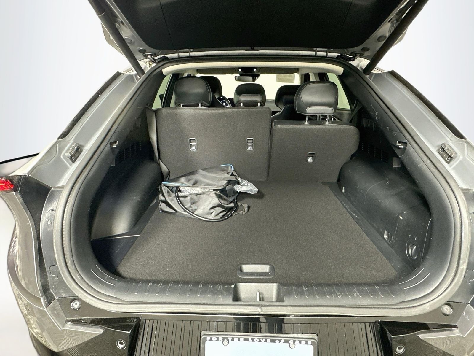 Used 2022 Steel Gray Kia Wind image 26