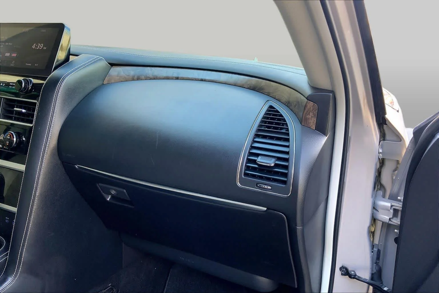 Used 2023 Champagne Quartz INFINITI PREMIUM SELECT image 19
